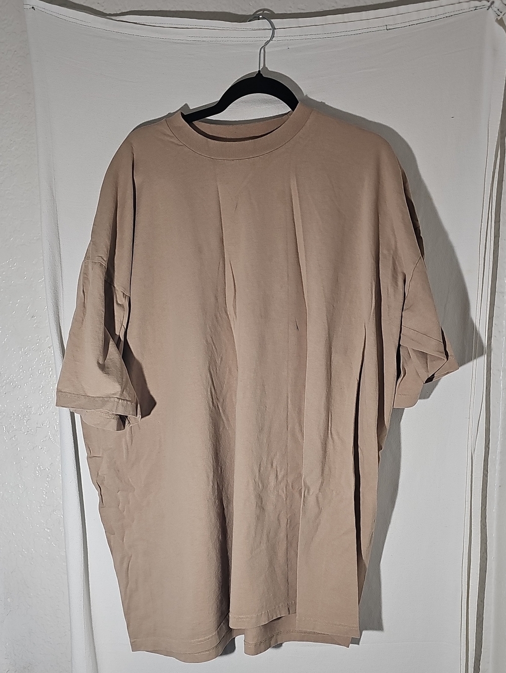 Relaxed Fit Short-Sleeve Tee in Taupe